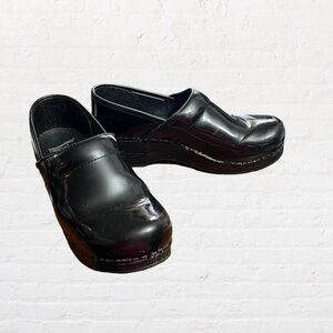 Dansko Professional Patent Leather Clogs Black Size 39 US 8.5/9 Women's‎ Comfort